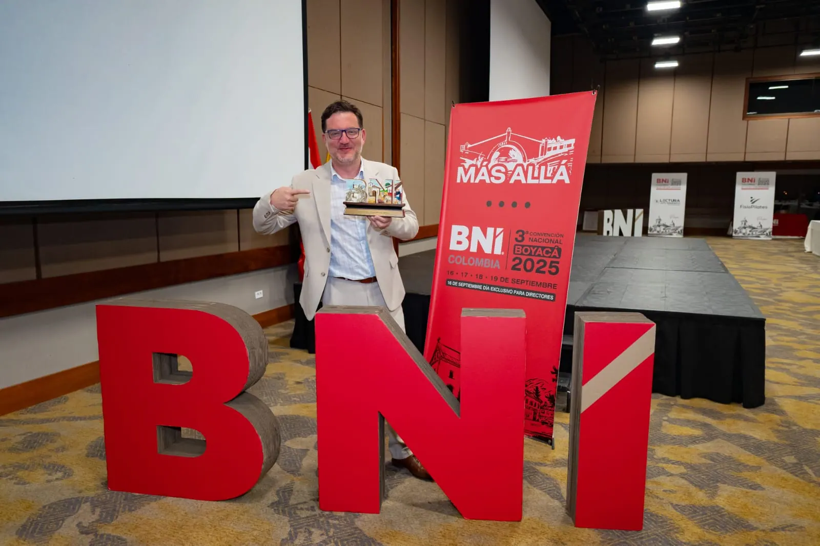 Reconocimiento entregado durante la tercera Convención BNI Colombia